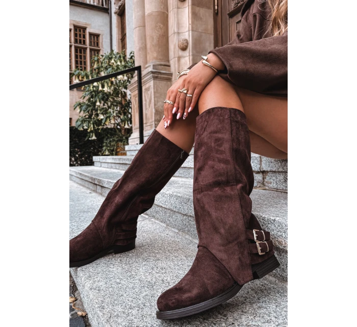 Zateplené dámské kozačky s přezkami čokoládové model 21715392 - Boto