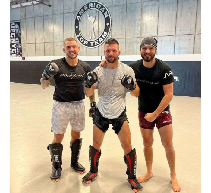 Chrániče holenních kostí M - Phantom Red Chrániče holenních kostí M - Phantom Red