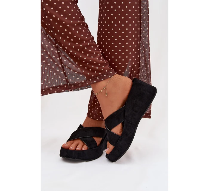 Dámské pantofle na platformě z eko semiše černé model 21919314 - Boto