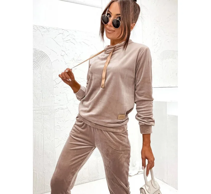 Béžový dámský velurový komplet (637) Béžový dámský velurový komplet (637)