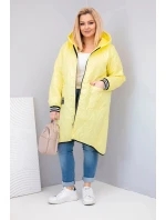 Dámská bunda Plus Size prošívaná s kapucí a model 21911640 manžetami žlutá - K-Fashion