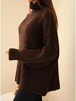 Dámský oversize svetr s přídavkem model 22391396 rolákem a širokými rukávy hnědý - K-Fashion Dámský oversize svetr s přídavkem model 22391396 rolákem a širokými rukávy hnědý - K-Fashion