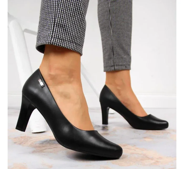 Černé lodičky na jehlovém podpatku W Sergio Leone