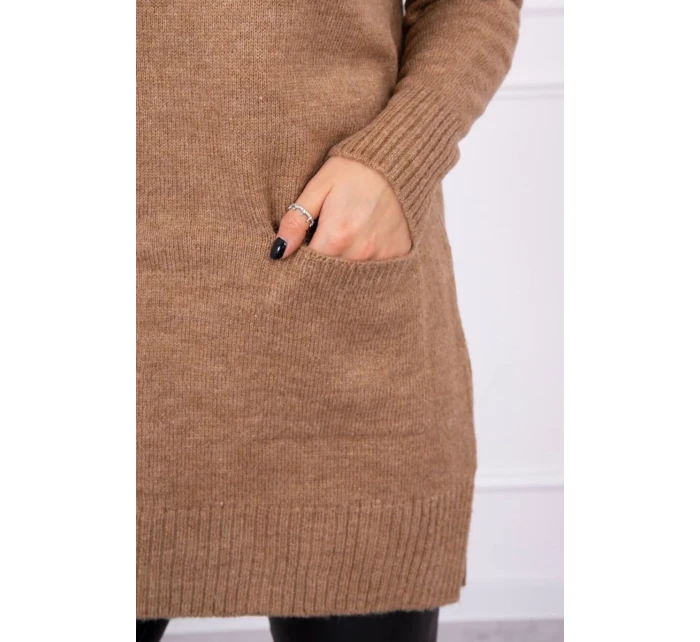 Svetr se stojáčkem velbloud