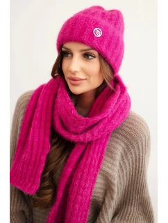Dámská souprava čepice a dlouhý šál z měkké příze fuchsie