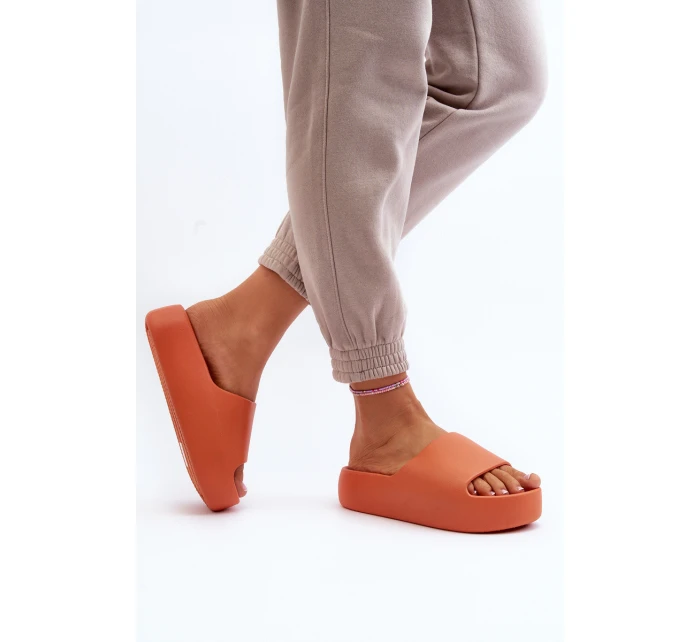 Dámské žabky na tlusté podrážce oranžové model 21649917 - Boto Dámské žabky na tlusté podrážce oranžové model 21649917 - Boto