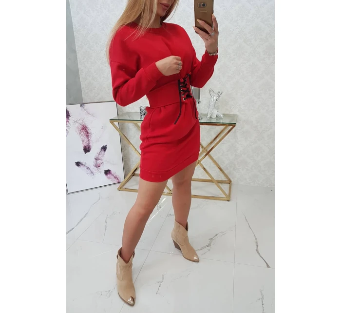 Zateplené šaty s ozdobným páskem červené