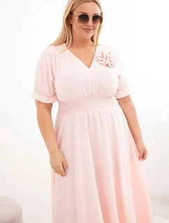 Dámské šaty Plus Size s výstřihem do V a nařaseným pasem pudrově růžové