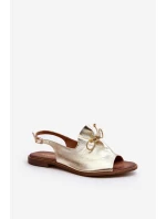 model 21646277 Kožené Ploché Sandály Zlaté - Zazoo