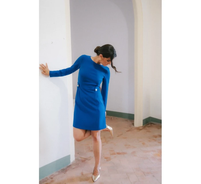 S419 Šaty s ozdobnými knoflíky v pase - královská modř