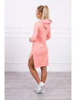 Šaty s delšími zády a barevným meruňkovým potiskem Šaty s delšími zády a barevným meruňkovým potiskem