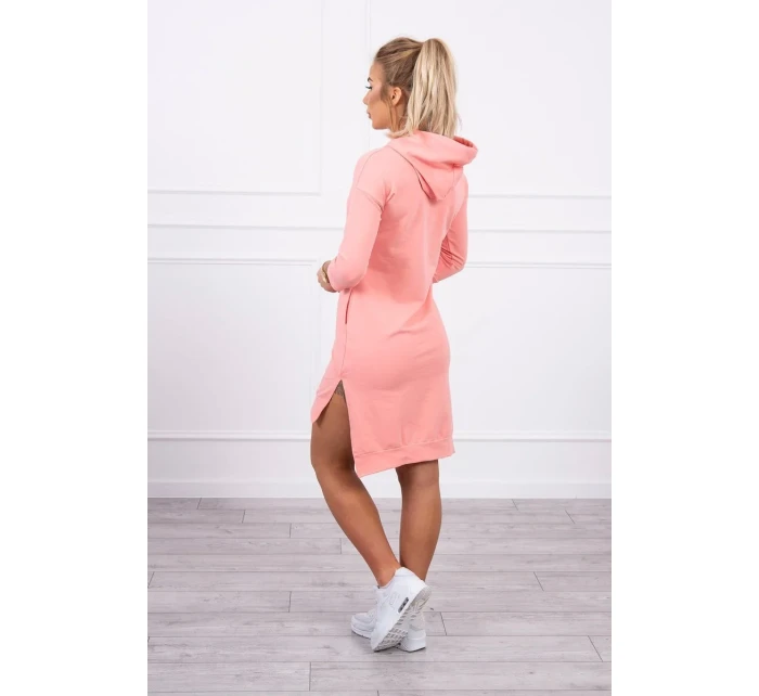 Šaty s delšími zády a barevným meruňkovým potiskem Šaty s delšími zády a barevným meruňkovým potiskem