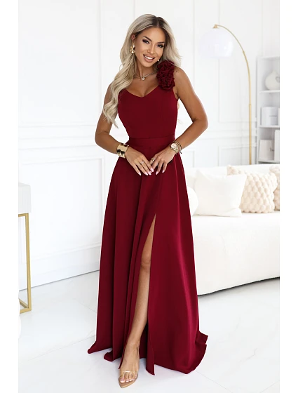 643-9 Elegantní večerní maxi šaty s rozparkem a růžemi – vínové 643-9 Elegantní večerní maxi šaty s rozparkem a růžemi – vínové