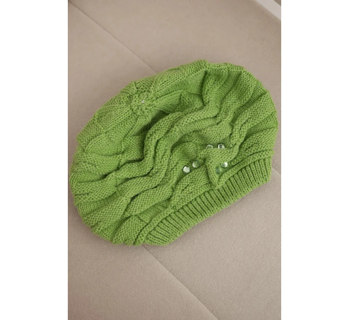 Dámská zimní čepice s ozdobným pletením a krystalky K398 pistáciová