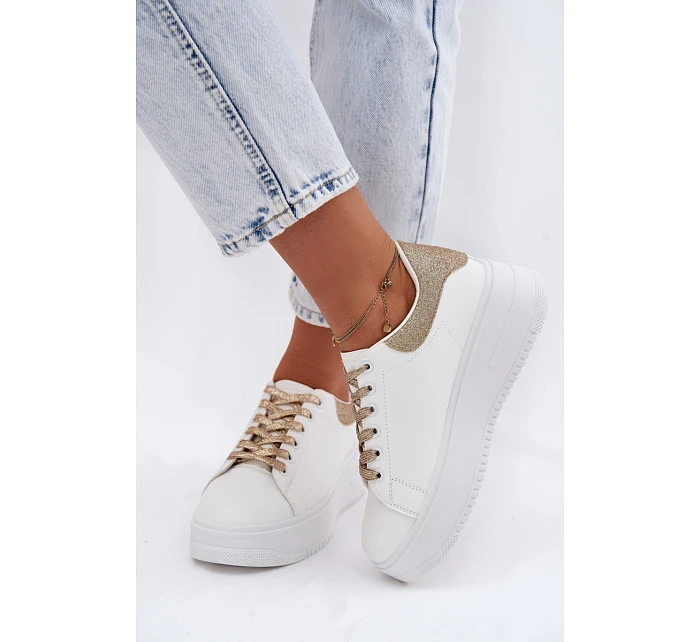 Dámské tenisky na platformě z imitace kůže bílo-zlaté se třpytkami Calinae Dámské tenisky na platformě z imitace kůže bílo-zlaté se třpytkami Calinae