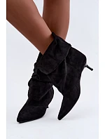 Černé slip-on kozačky typu Slouchy na podpatku Loralia Černé slip-on kozačky typu Slouchy na podpatku Loralia