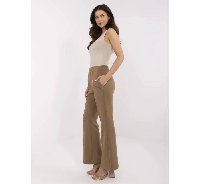 Kalhoty DHJ SP model 21034913 světle hnědé - FPrice Kalhoty DHJ SP model 21034913 světle hnědé - FPrice