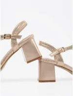 Moderní zlaté  sandály dámské na širokém podpatku