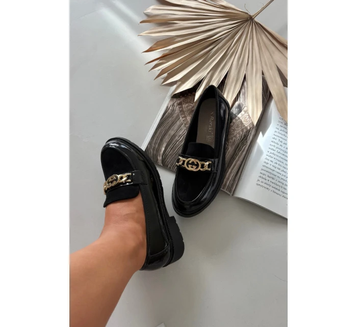 Lakované dámské mokasíny se zlatou ozdobou S.Barski – černé Lakované dámské mokasíny se zlatou ozdobou S.Barski – černé