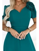 Elegantní dlouhé šaty s páskem a vysokým rozparkem lahvově zelené model 21779075 - numoco Elegantní dlouhé šaty s páskem a vysokým rozparkem lahvově zelené model 21779075 - numoco