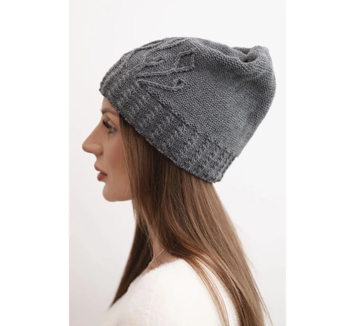 Dámská zimní čepice vlněná s ozdobným  grafitová model 21866352 - K-Fashion