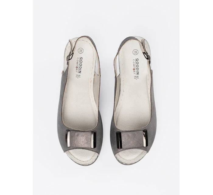 Moderní šedo-stříbrné sandály dámské na klínku Moderní šedo-stříbrné sandály dámské na klínku