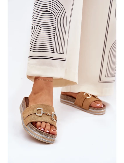 Dámské Pantofle Na Platformě Se Zlatou Dekorací A Camel model 21689915 - Boto Dámské Pantofle Na Platformě Se Zlatou Dekorací A Camel model 21689915 - Boto