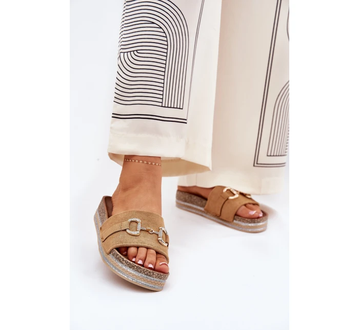 Dámské Pantofle Na Platformě Se Zlatou Dekorací A Leskem Camel Morisela Dámské Pantofle Na Platformě Se Zlatou Dekorací A Leskem Camel Morisela