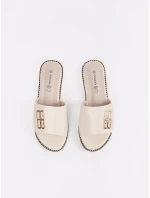 Stylové dámské Jasnobeżowy  nazouváky na plochém podpatku