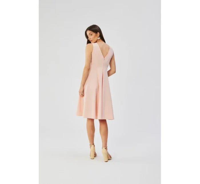 model 19647291 Přiléhavé šaty bez rukávů pudrové - STYLOVE