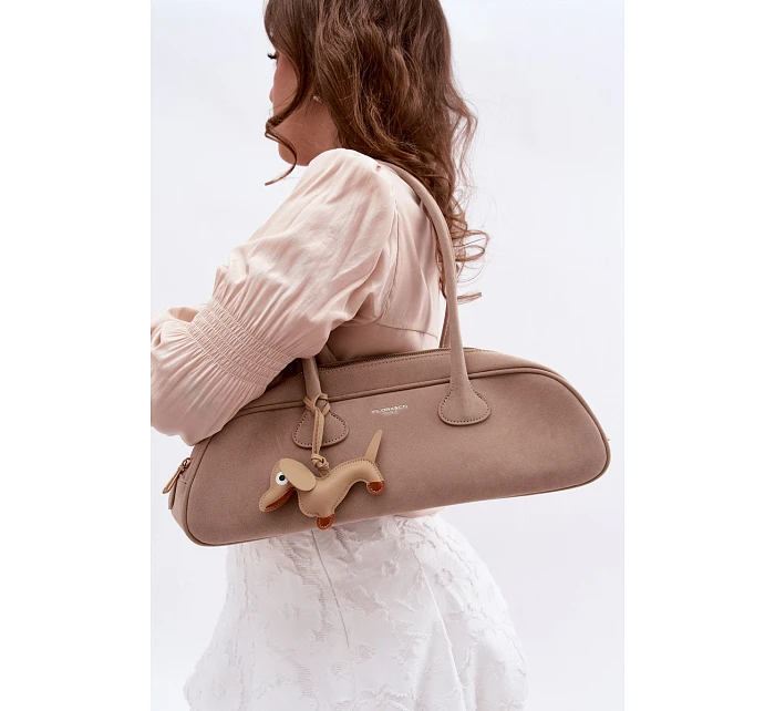 kabelka z imitace semiše s přívěskem Béžová model 22111640 - Flora&Co