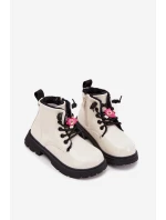 Zateplené dětské lakované botky s přívěskem „Miś“ – bílé Jovellea Zateplené dětské lakované botky s přívěskem „Miś“ – bílé Jovellea