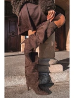 kozačky na jehlovém podpatku z eko semiše vyhřívané čokoládové model 21757792 - Boto