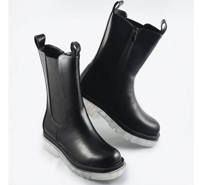 Černé boty s podrážkou model 17605927 - WELLSPRING