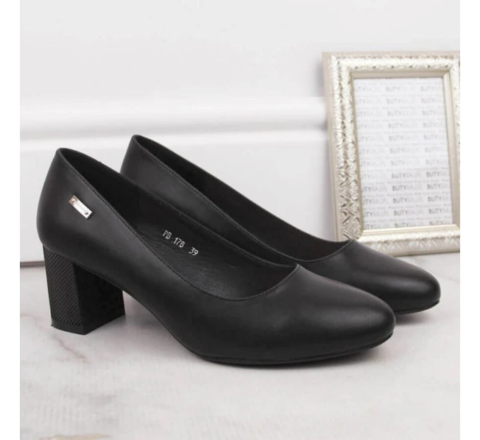 Černé lodičky Sergio Leone W SK314A s ozdobným sloupkem Černé lodičky Sergio Leone W SK314A s ozdobným sloupkem