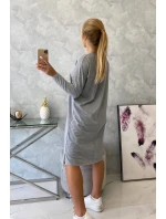 Nadměrné šedé šaty Nadměrné šedé šaty