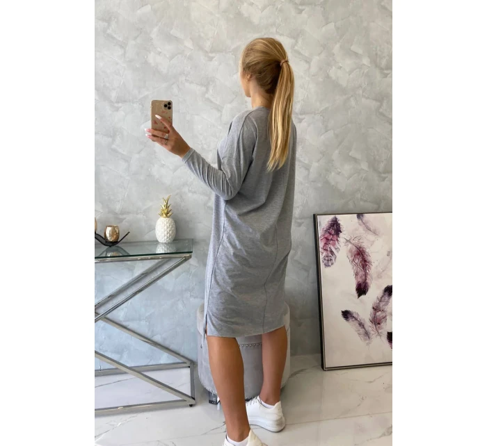 Nadměrné šedé šaty Nadměrné šedé šaty