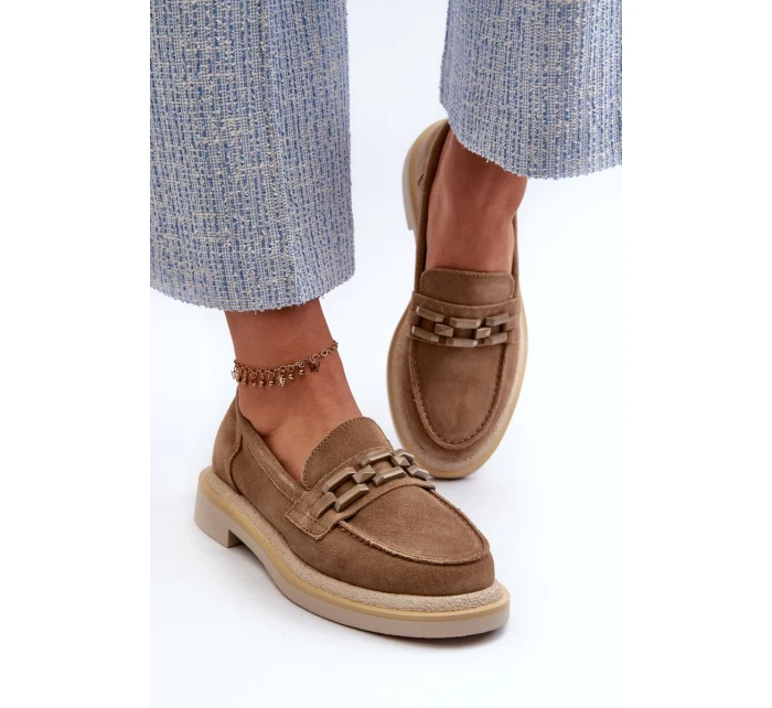 Dámské semišové mokasíny na plochém podpatku s ozdobou D&A Brown Dámské semišové mokasíny na plochém podpatku s ozdobou D&A Brown