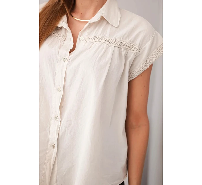 Dámská bavlněná košilová halenka s krajkou a krátkým rukávem béžová