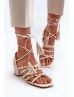 Béžové sandály na nízkém podpatku se zavazováním Chrisele zdobené cvočky Béžové sandály na nízkém podpatku se zavazováním Chrisele zdobené cvočky