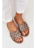 Dámské pantofle na plochém podpatku model 22014107 Taupe Zazoo - ZOiO