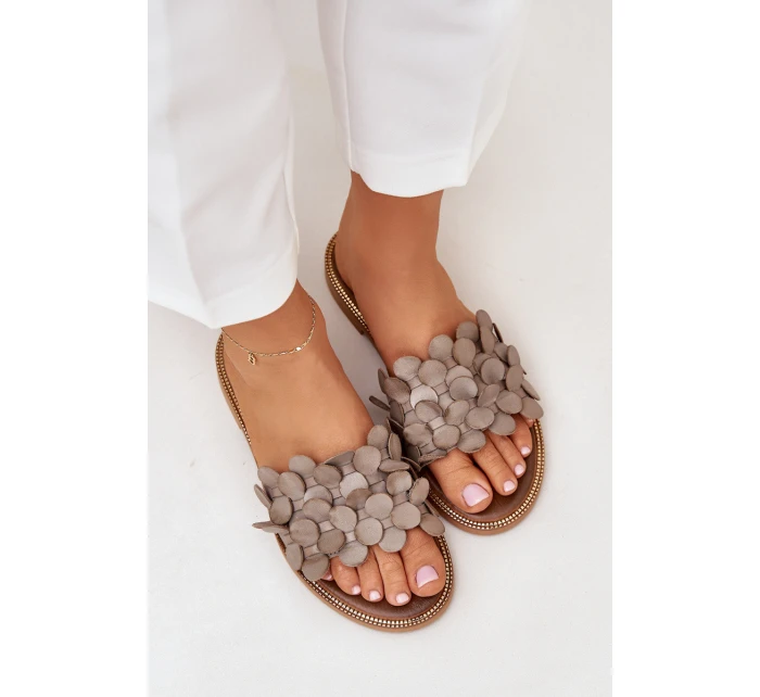 Dámské pantofle na plochém podpatku model 22014107 Taupe Zazoo - ZOiO