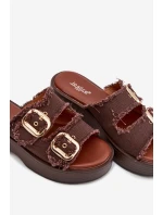 Dámské pantofle na platformě se zlatými sponami čokoládové model 21919104 - Boto