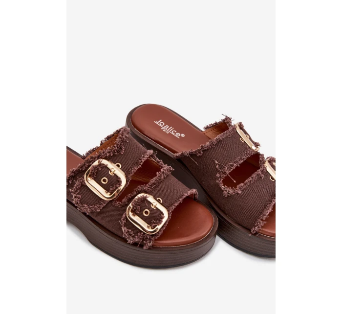 Dámské pantofle na platformě se zlatými sponami čokoládové model 21919104 - Boto