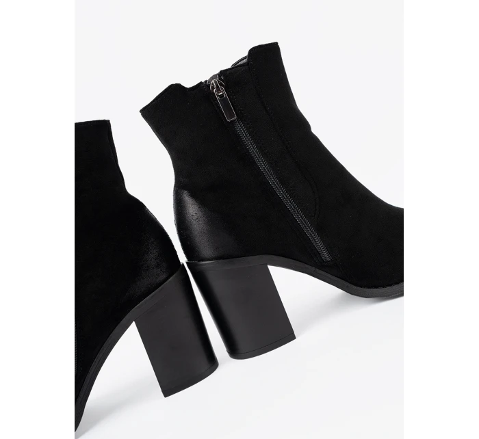Pohodlné černé kotníčkové boty dámské na širokém podpatku Pohodlné černé kotníčkové boty dámské na širokém podpatku