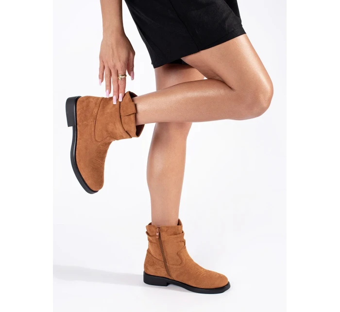 Stylové hnědé dámské  kotníčkové boty bez podpatku