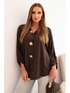 Dámské tričko s model 21954844 ozdobnými knoflíky a límečkem hnědé - K-Fashion