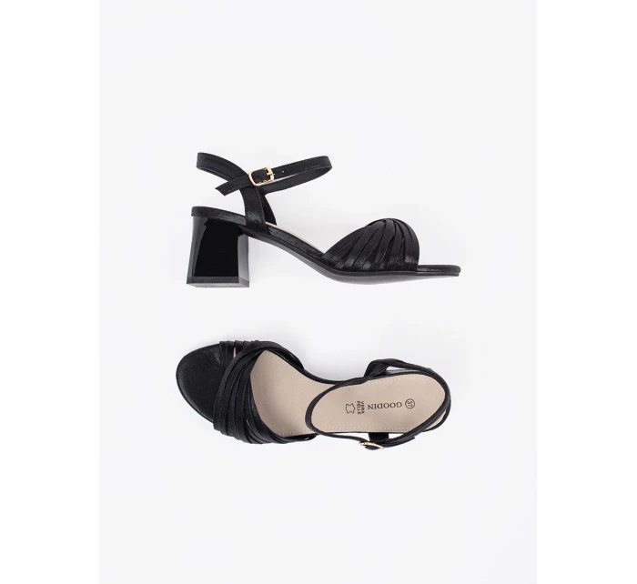 Krásné černé dámské  sandály na širokém podpatku