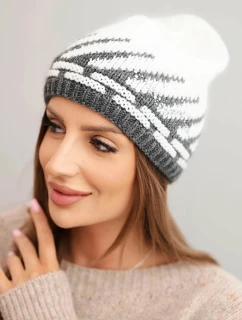 Dámská zimní čepice z vlny s geometrickým vzorem a kamínky K469 bílá