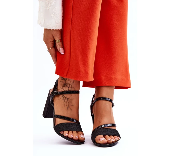 Lesklé sandály na vysokém podpatku černé Alicia Lesklé sandály na vysokém podpatku černé Alicia